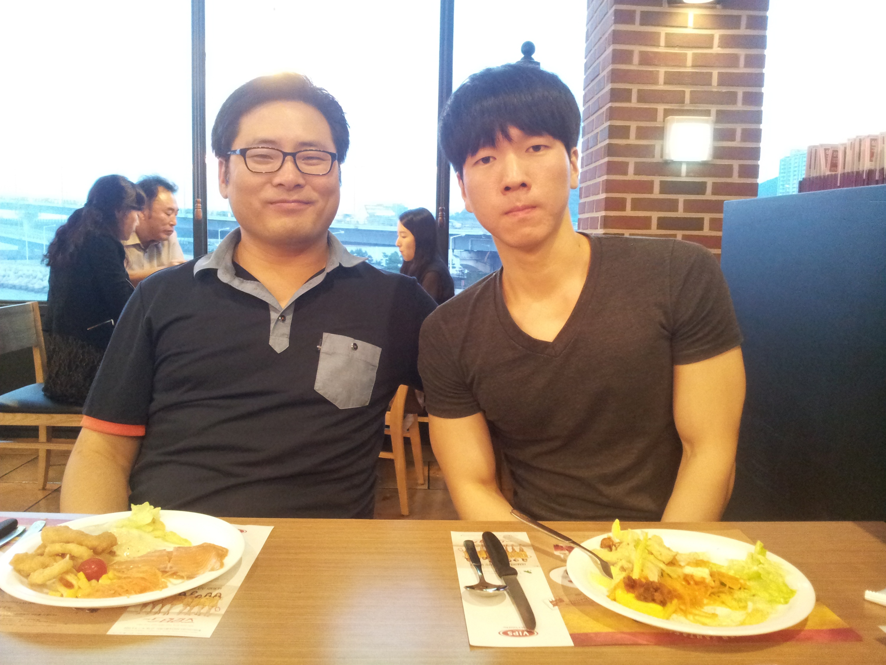 함께 일하고 함께 축하하는 앱툴즈의 일상